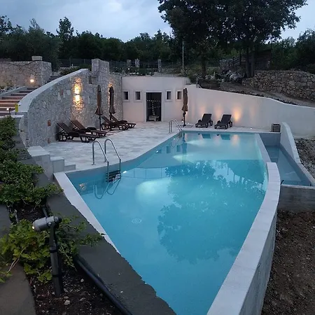 La Madrugada Farm House ファームステイ *